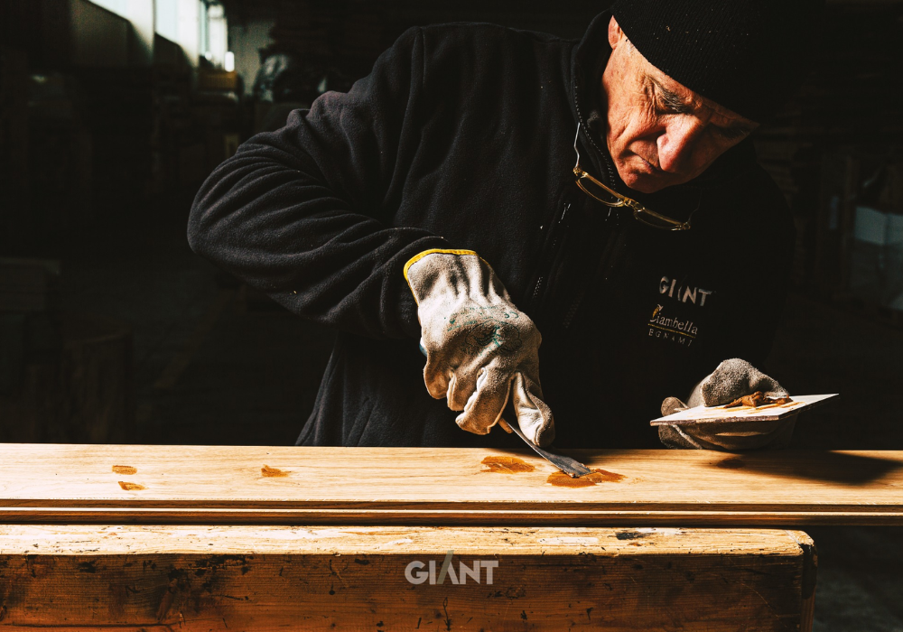 Sàn gỗ nguyên khối Giant được gia công thủ công hoàn toàn 100%