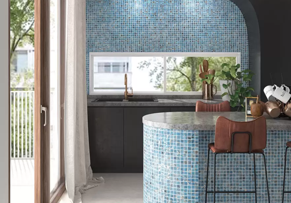 Gạch mosaic cũng có thể được dùng để ốp đảo bếp