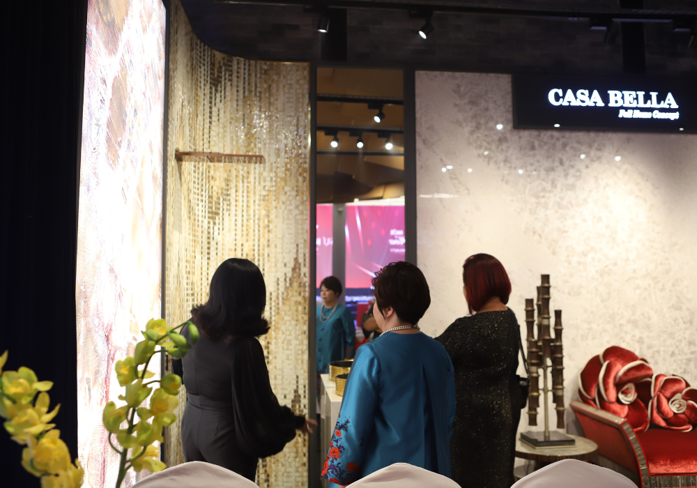 Vẻ đẹp rực rỡ của kính Vetrite và mosaic thu hút các quý khách mời